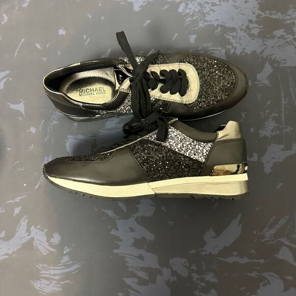 Nwot Michael Kors leather shoes size 9.5, 1 inch heel lift - Picture 4 of 11